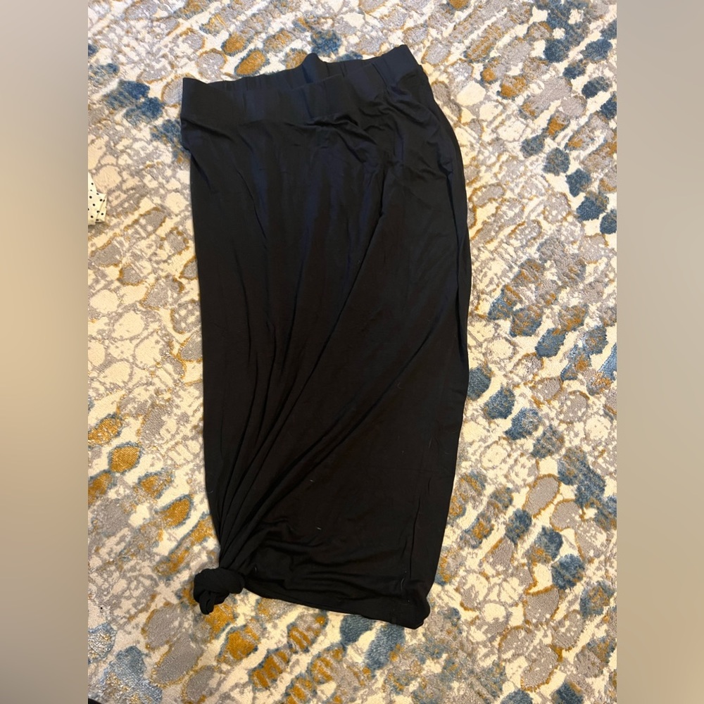 Liz Lange maternity maxi skirt size medium EUC